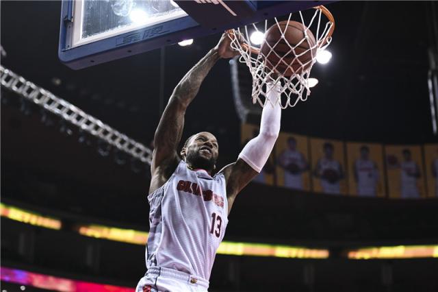 包含里程碑夜阿贾克斯外线爆发；CBA季后赛转会期刷纪录；球迷炸锅；更衣室氛围转暖的词条