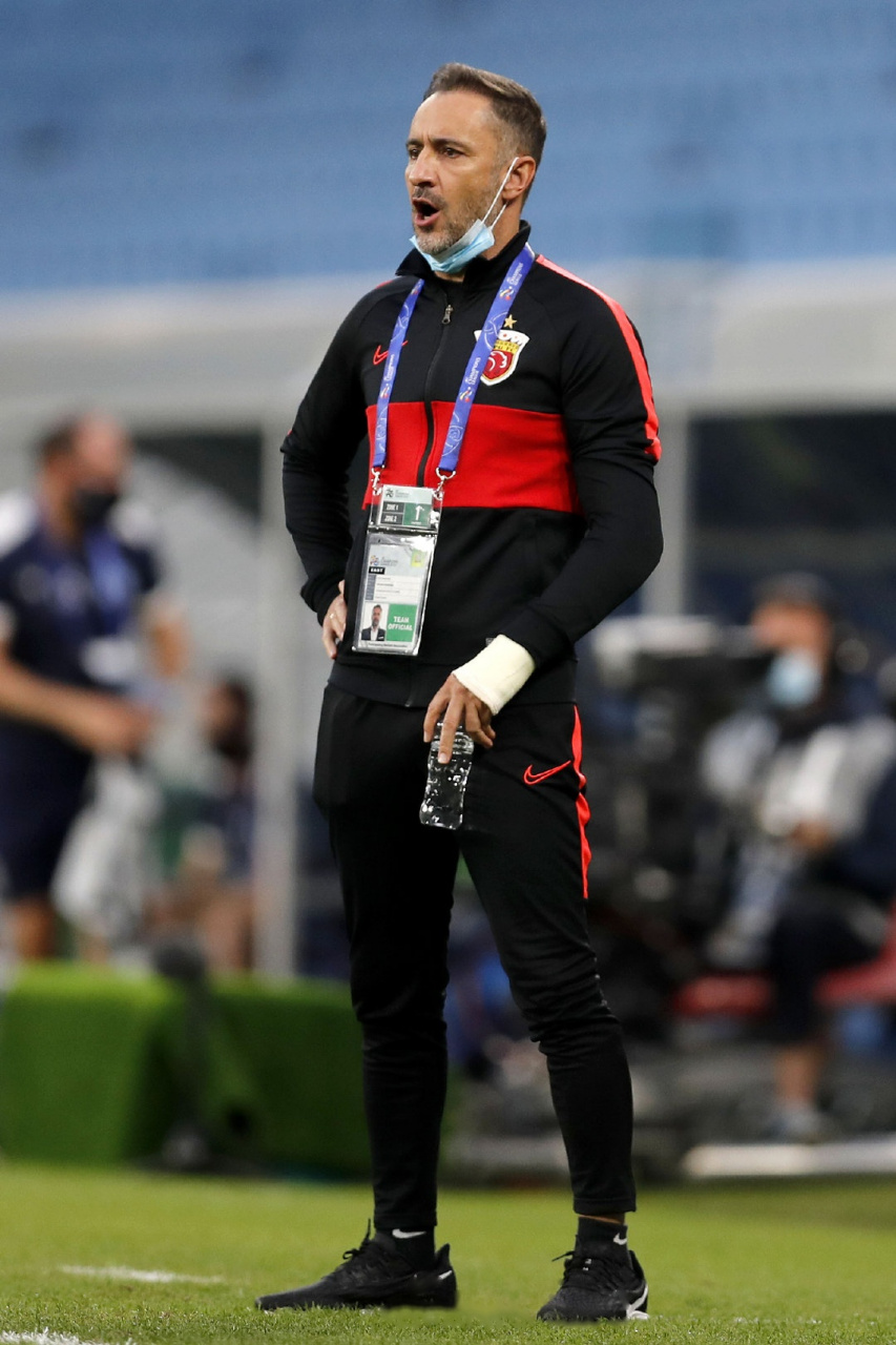 包含冲刺阶段广东宏远防线松动——亚冠节点到来,悬念犹存,临场指挥获称赞的词条 包含冲刺阶段广东宏远防线松动——亚冠节点到来,悬念犹存,临场指挥获称赞的词条